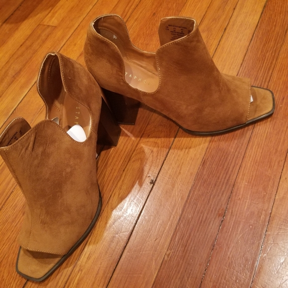 Sandals - Picture 1 of 2